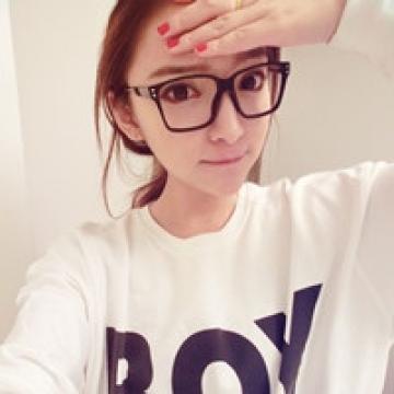 潇洒脱俗美少女