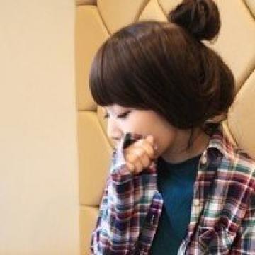 穿衬衫的女孩
