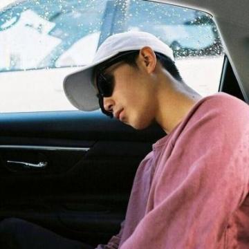 2019特别火爆的qq头像男颓废 只要你还活着就不要自甘堕落