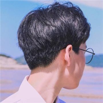 最新版2019男生阳光帅气头像 因你的不信任内心悄悄破损