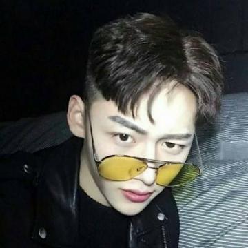 个性落寞的微博头像男生帅气伤感 幸福是用来感觉的不是比较