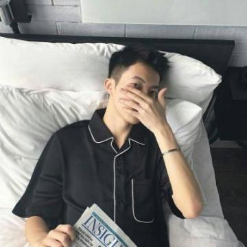 年轻有朝气的贴吧头像帅哥男生 我不是离不开是我不想离开你