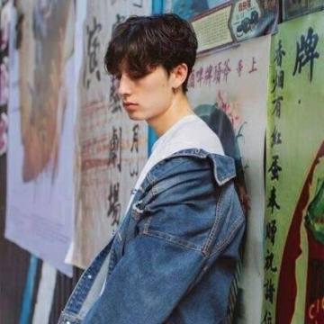 青春阳光且低调的男生微博头像最新 我要脸干嘛我要的是你