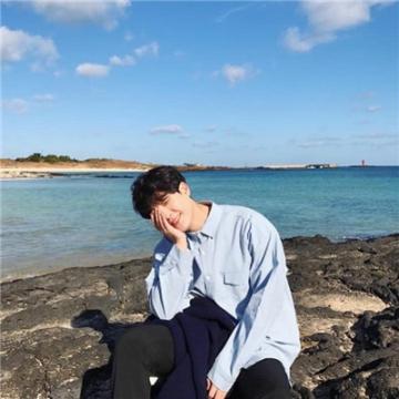 男生帅气伤感头像2019精选 人心是不待风吹而自落的花