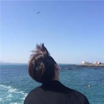 孤独伤感男生头像图片高清2019 要替别人着想要为自己而活