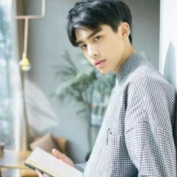 2019扣扣伤感头像男生分手后 对你的想念只能放在备忘录