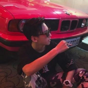 最新超拽帅气个性微博男生头像 我什么都舍得就是舍不得你