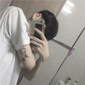 男生超拽帅气手机控头像2019 麻醉自己只为能暂时忘记你