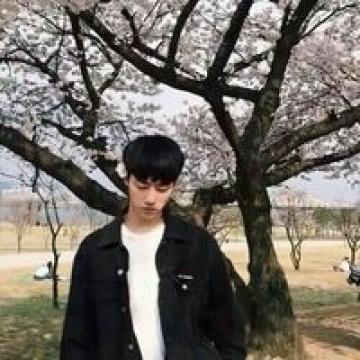 会玩的男生帅气头像最新版本 任何我需要陪伴的时候你都在