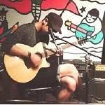 弹吉他的男生帅气头像大全 不要靠失恋来成熟自己