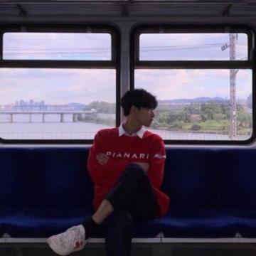 最新情侣头像一男一女超拽有个性 难过的时候有人拥抱真好