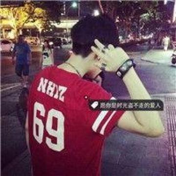 经典qq男生带字伤感个性头像 我曾以为我是谁的心