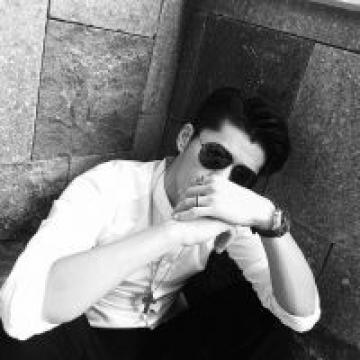 扣扣男生头像黑白伤感 我是不是该安静的走開