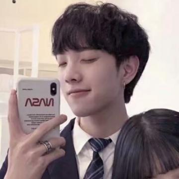 好看的微信情侣头像一男一女 我爱你没有什么目的只是爱你