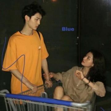 最火的个性情侣头像一对潮男潮女 欠下的情总是要还的