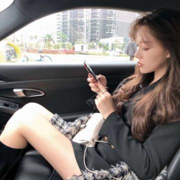 2019微博情侣头像一男一女分开 坎坎坷坷只想做你最后一个