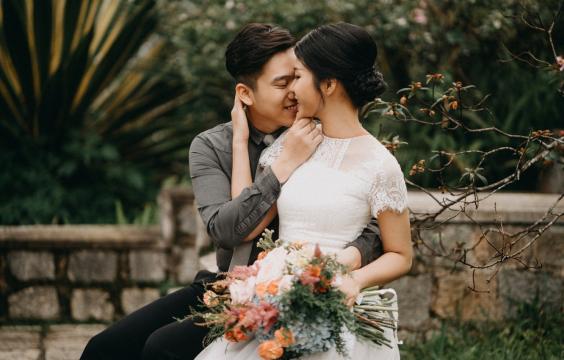 甜蜜亲昵的小夫妻