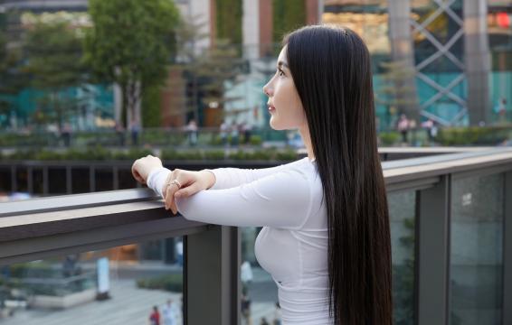 清纯嫩模萱萱cecilia性感街拍写真