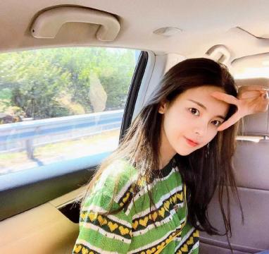 杨超越甜美可爱写真