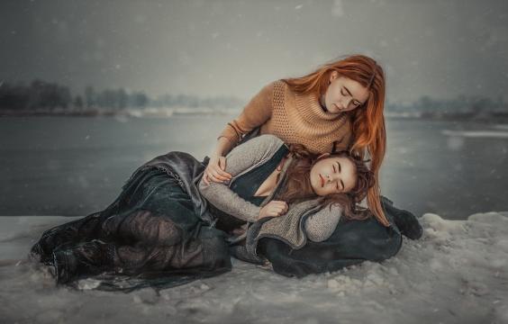 雪地中的清晨姐妹花