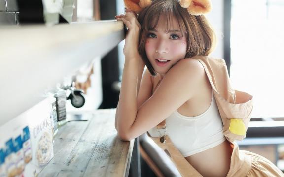 超可爱亚洲美少女生活照