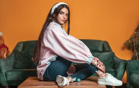 青春欧美少女室内性感写真