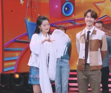 李沁水袖舞撩王一博