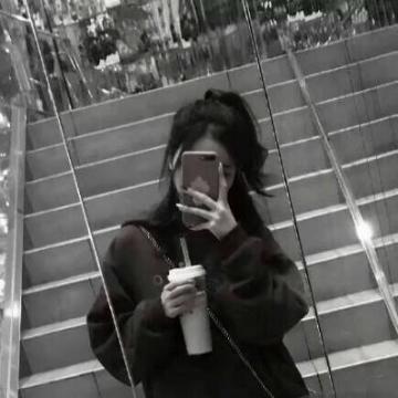 女生冷漠qq黑白头像伤感 一个人尝遍所有的孤独