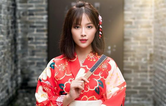 小巷里的和服美人