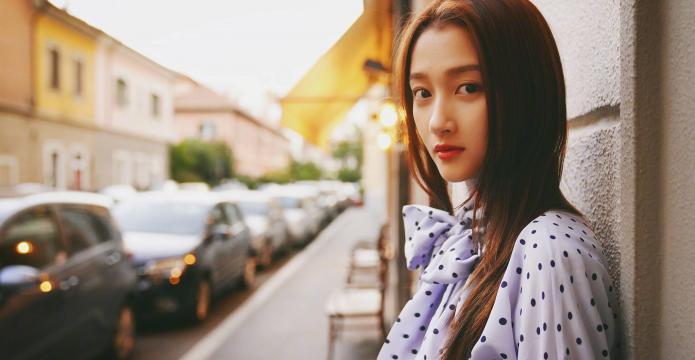 时尚女神关晓彤迷人写真