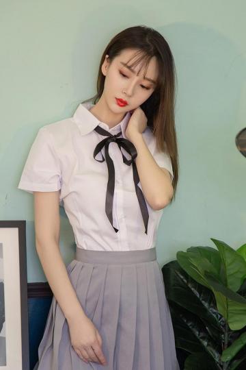 青春洋溢小姐姐时尚制服诱惑写真