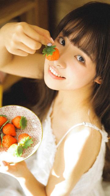 文艺美女白嫩肌肤清纯写真