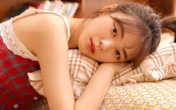 日系甜美可爱少女居家写真
