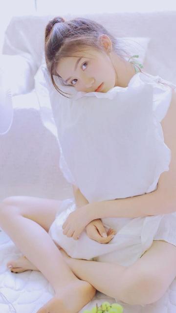 马尾辫清纯美女肤白娇嫩私房写真