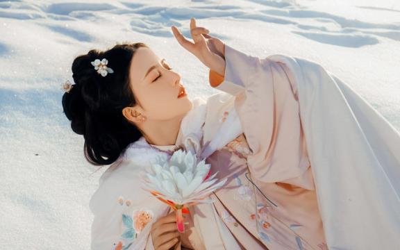 优雅气质美女汉服唯美户外写真