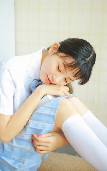 清纯学生美女教室艺术唯美校园小清新写真