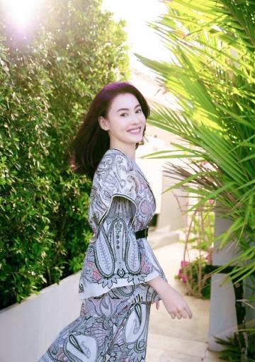 性感女神张柏芝优雅长裙气质迷人写真
