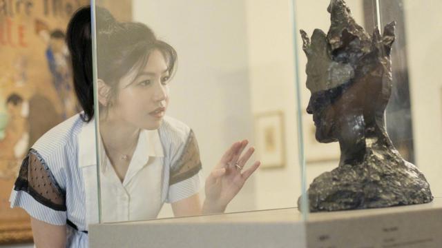 知性优雅甜美女神陈妍希迷人写真
