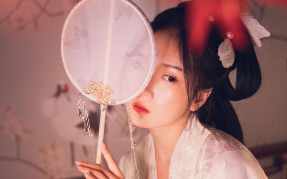 古装美女手持罗扇唯美元气青春可爱迷人写真