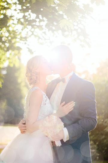 甜蜜幸福亲昵的小夫妻婚纱照