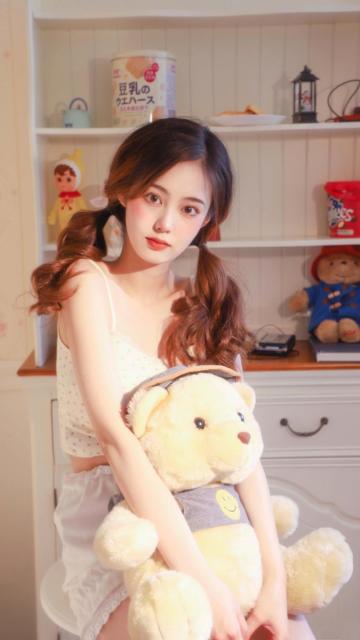 高颜值萌妹子甜美居家写真