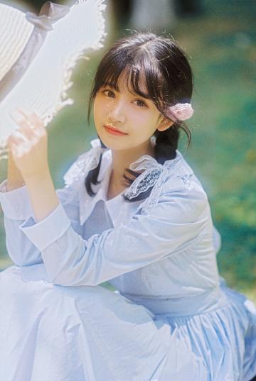 清纯美女甜美笑容