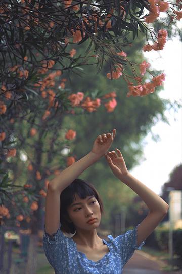 纯真女生户外写真